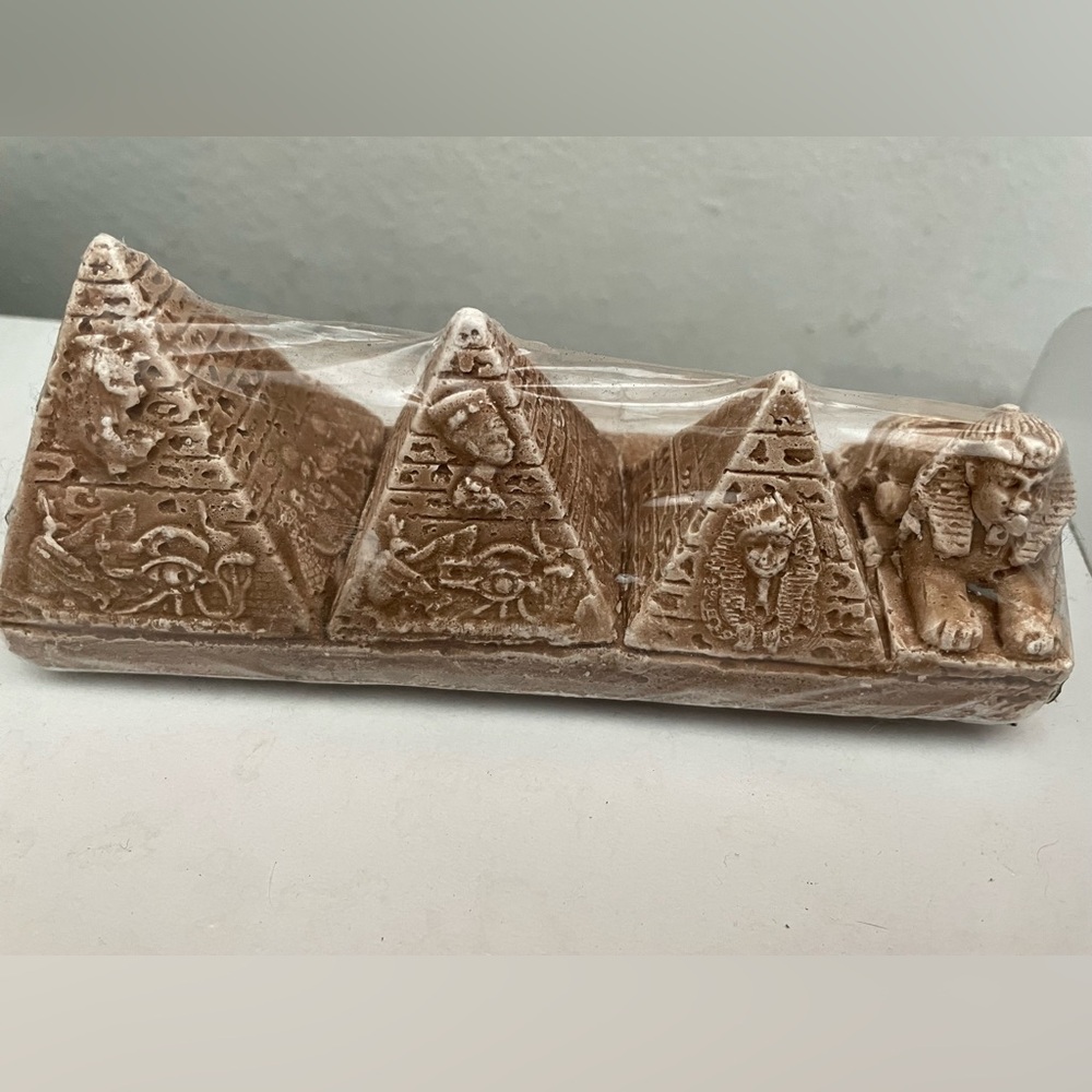 Pirámides Figures